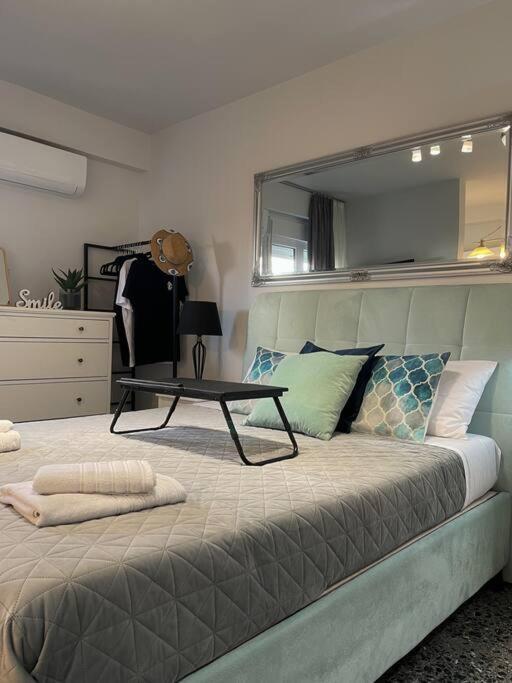 Chic Apt Near Acropolis - Avdi Square Атина Екстериор снимка
