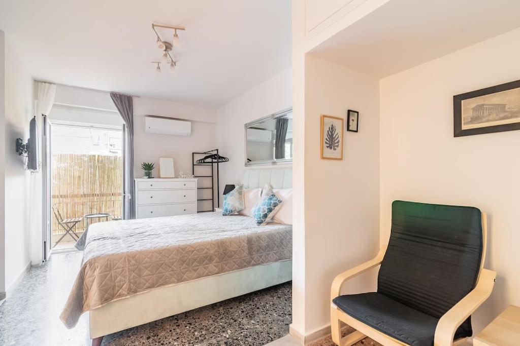 Chic Apt Near Acropolis - Avdi Square Атина Екстериор снимка