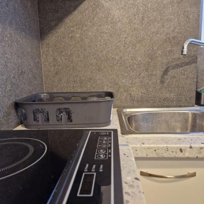 Chic Apt Near Acropolis - Avdi Square Атина Екстериор снимка