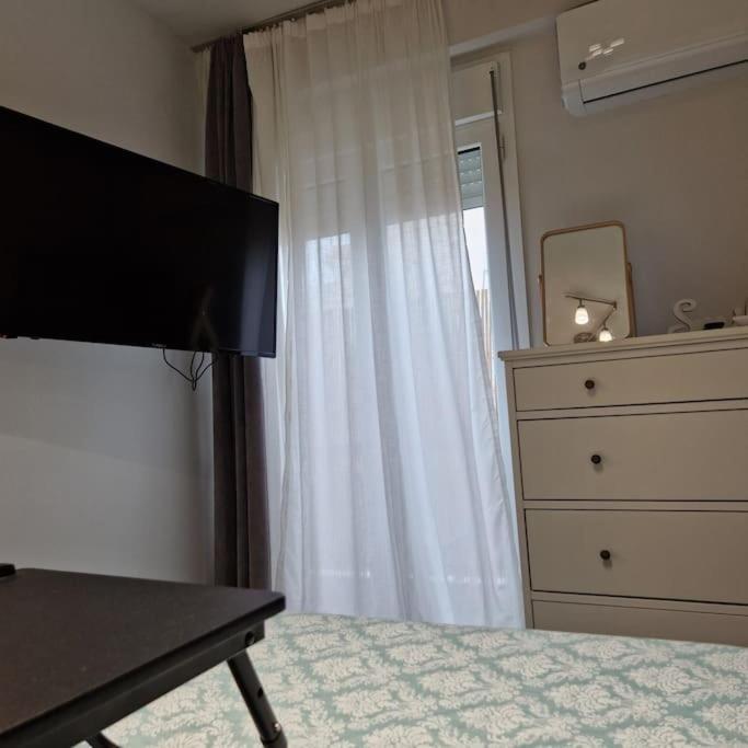 Chic Apt Near Acropolis - Avdi Square Атина Екстериор снимка